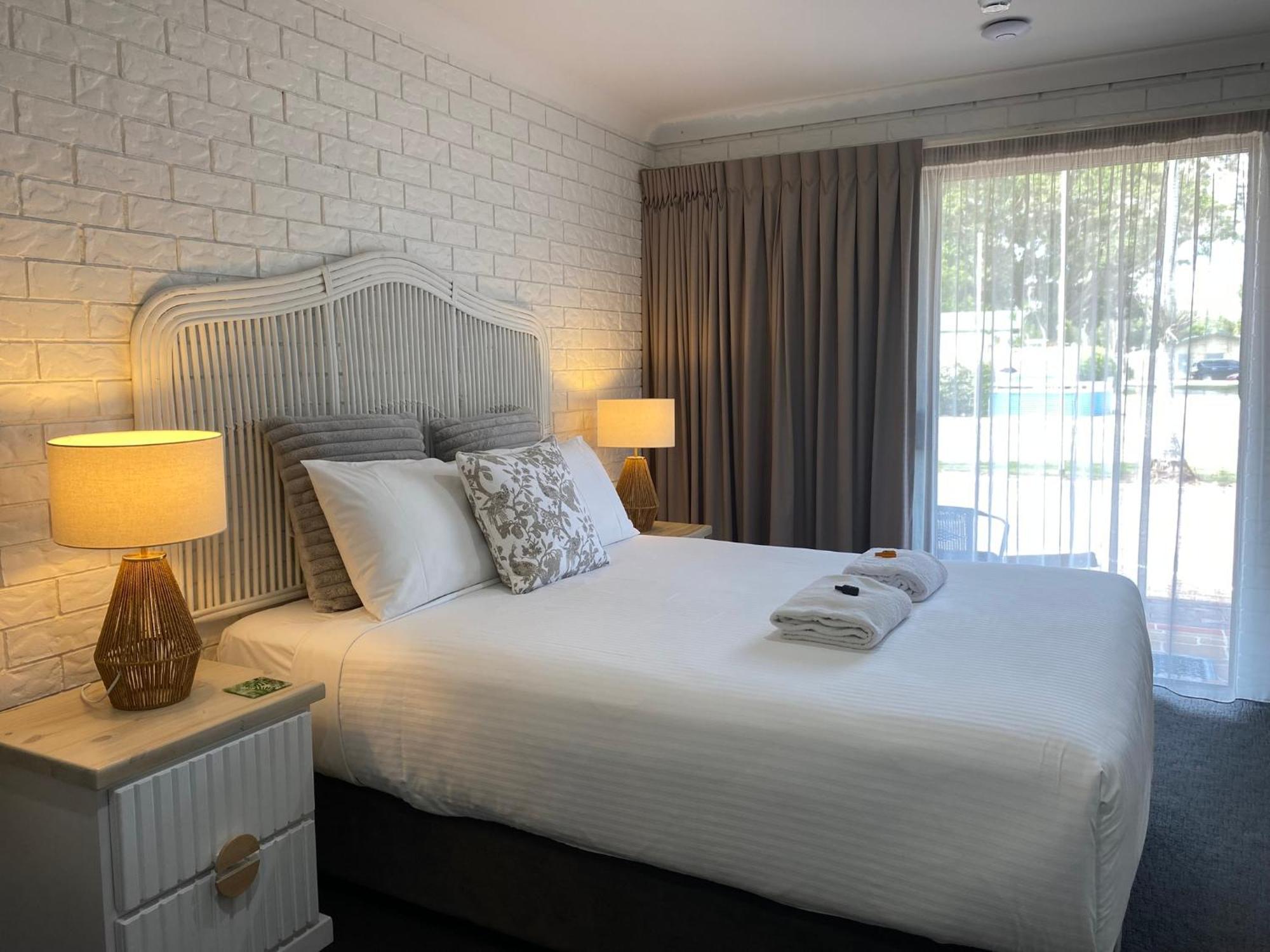 Beachmere Palms Motel ภายนอก รูปภาพ